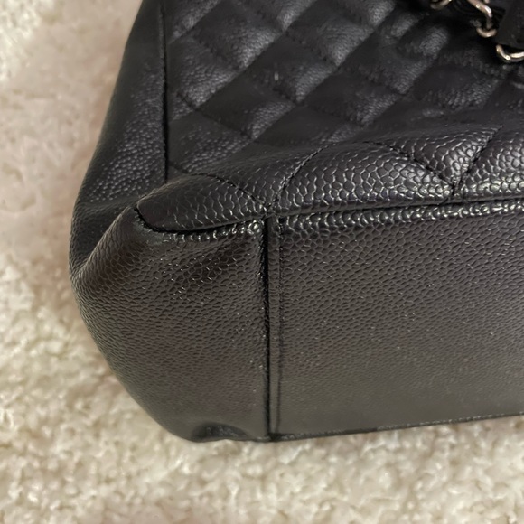 🎉HOST PICK🎉CHANEL Caviar Classic tote - Picture 5 of 10